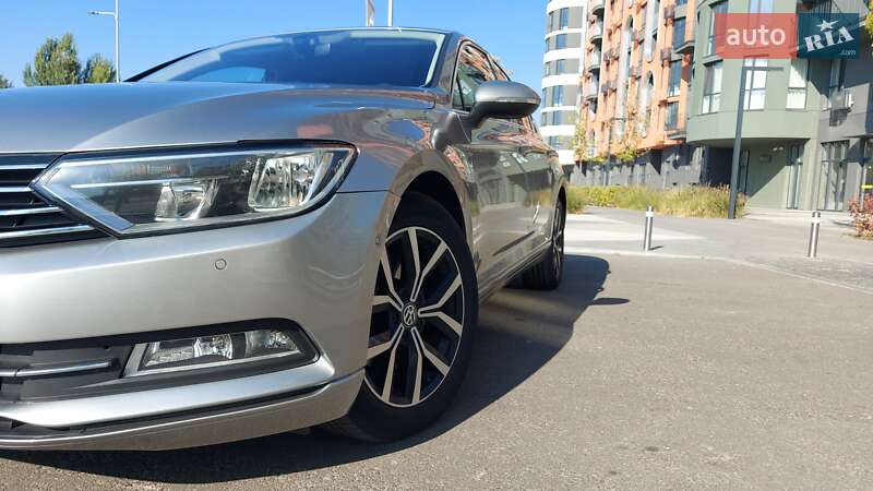 Седан Volkswagen Passat 2016 в Києві