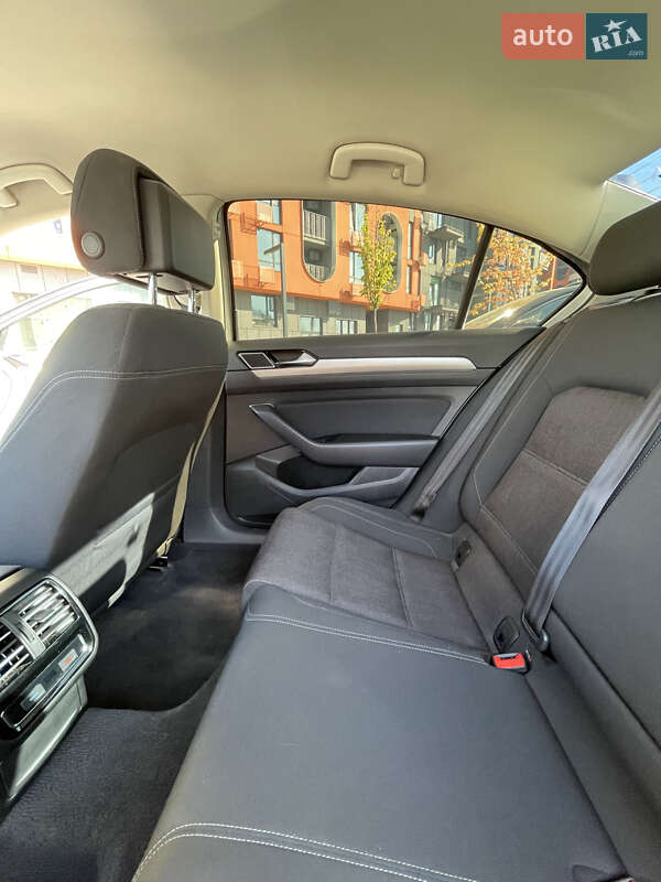 Седан Volkswagen Passat 2016 в Києві