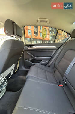 Седан Volkswagen Passat 2016 в 