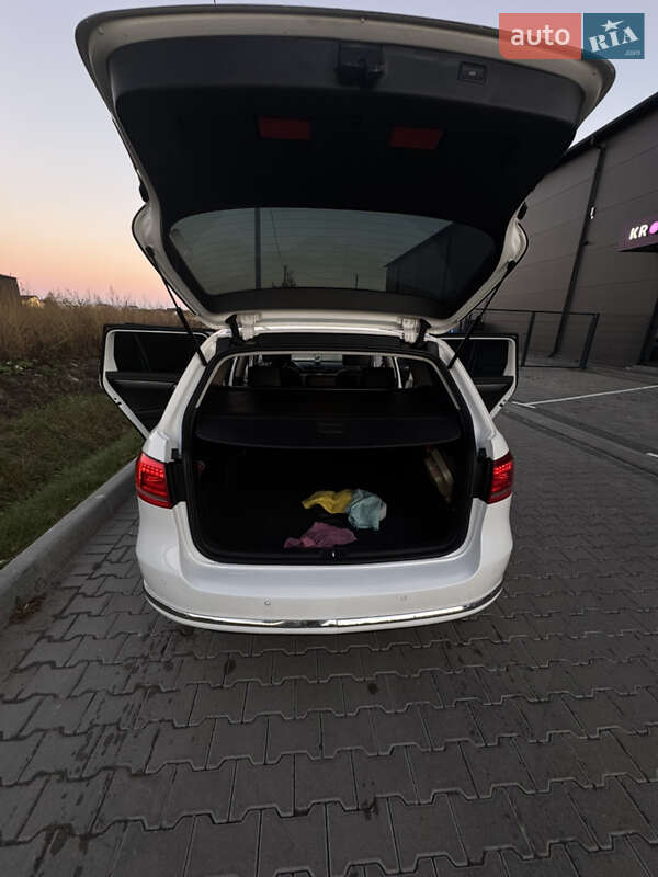 Універсал Volkswagen Passat 2012 в Івано-Франківську