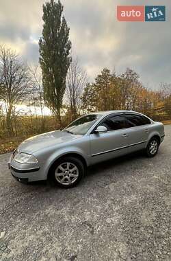 Седан Volkswagen Passat 2004 в  фото 16 Седан Volkswagen Passat 2004 в