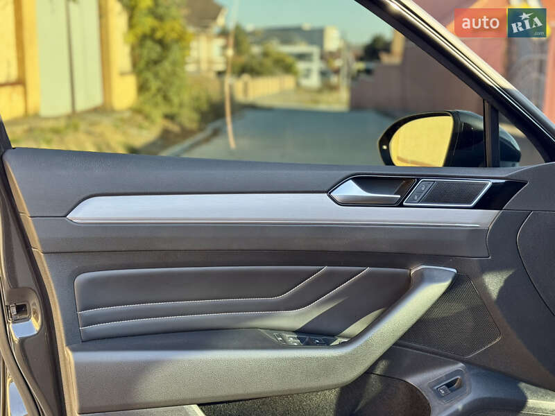 Универсал Volkswagen Passat 2019 в Ужгороде фото 24 Универсал Volkswagen Passat 2019 в Ужгороде