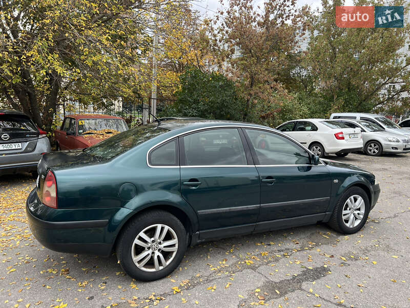 Седан Volkswagen Passat 2001 в Харкові