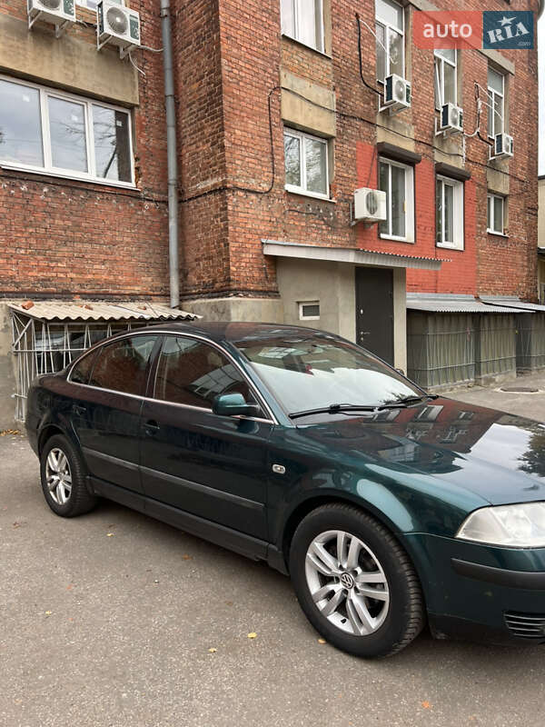 Седан Volkswagen Passat 2001 в Харкові