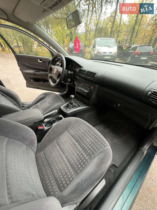 Седан Volkswagen Passat 2001 в Харкові