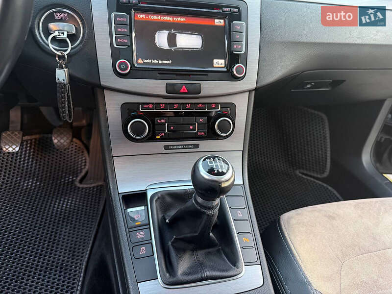 Универсал Volkswagen Passat 2011 в Ивано-Франковске