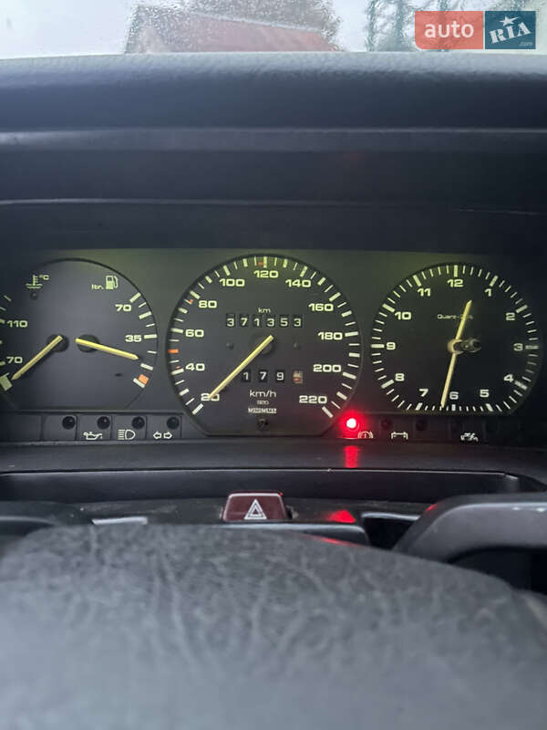 Седан Volkswagen Passat 1989 в Виноградові