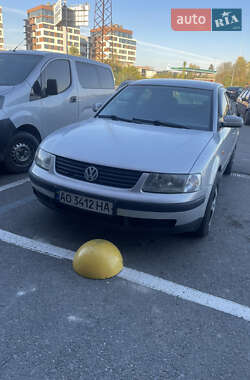 Седан Volkswagen Passat 1996 в Ужгороді