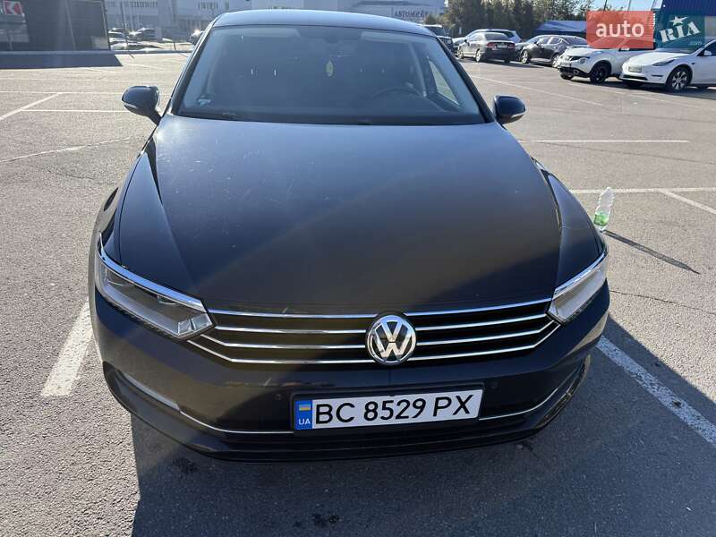 Седан Volkswagen Passat 2018 в Львове
