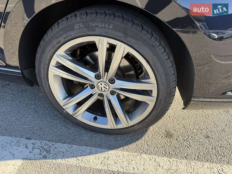 Седан Volkswagen Passat 2018 в Львове