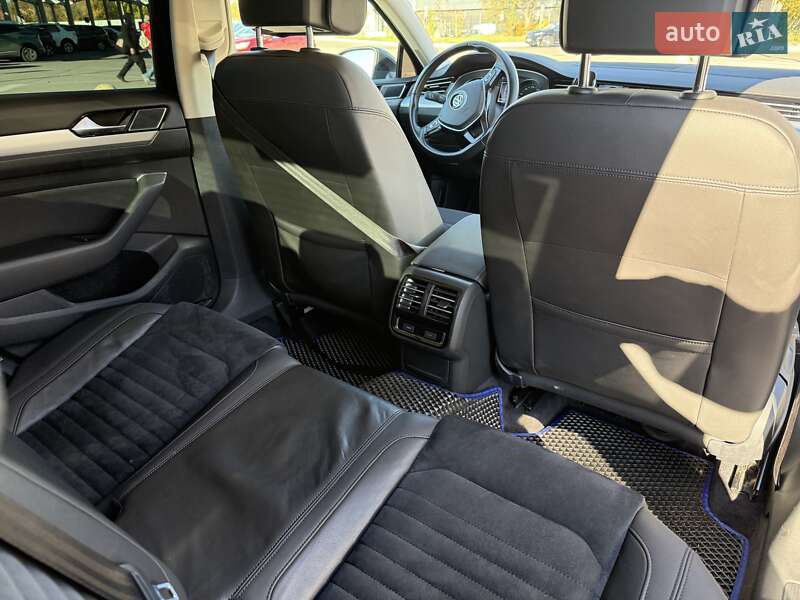 Седан Volkswagen Passat 2018 в Львове