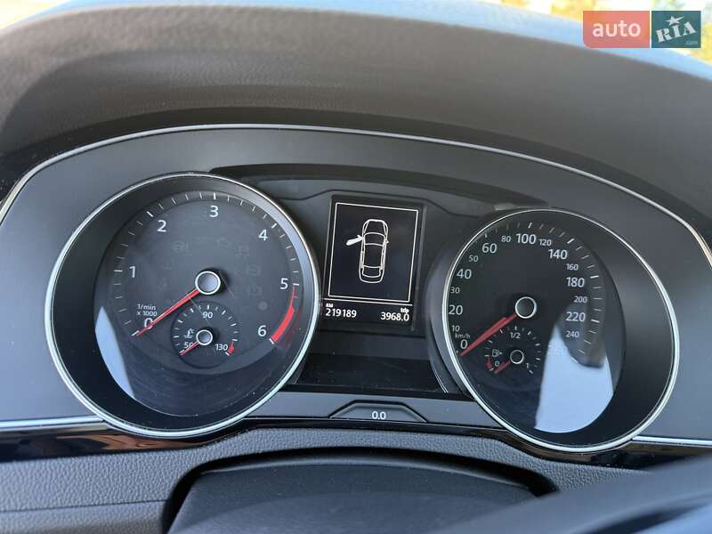 Седан Volkswagen Passat 2018 в Львове
