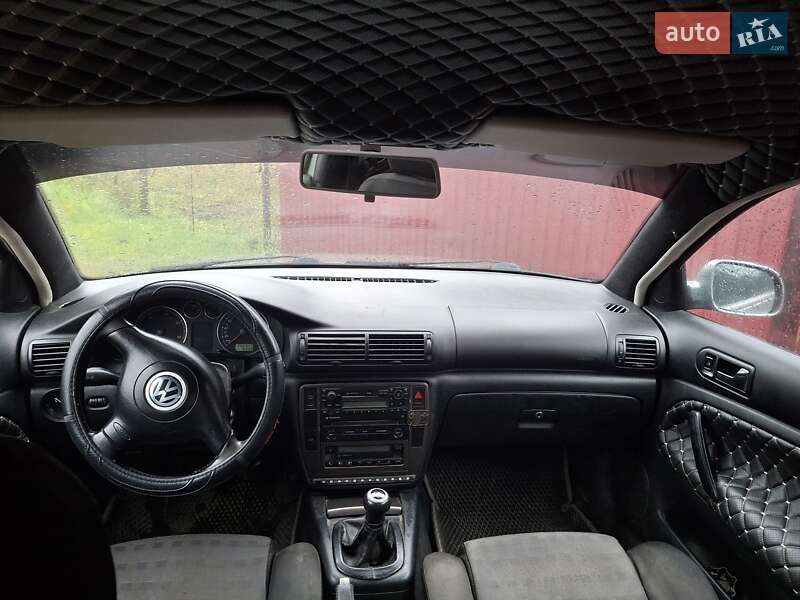 Седан Volkswagen Passat 2001 в Глыбокой