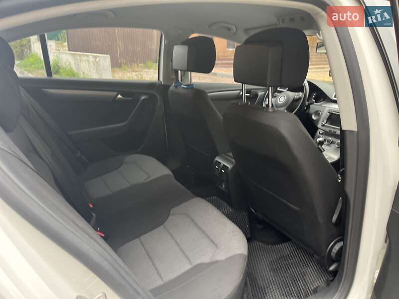 Седан Volkswagen Passat 2013 в Вишневому