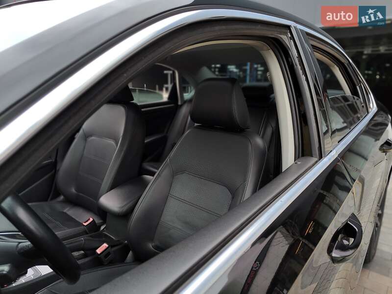 Седан Volkswagen Passat 2015 в Киеве фото 4 Седан Volkswagen Passat 2015 в Киеве