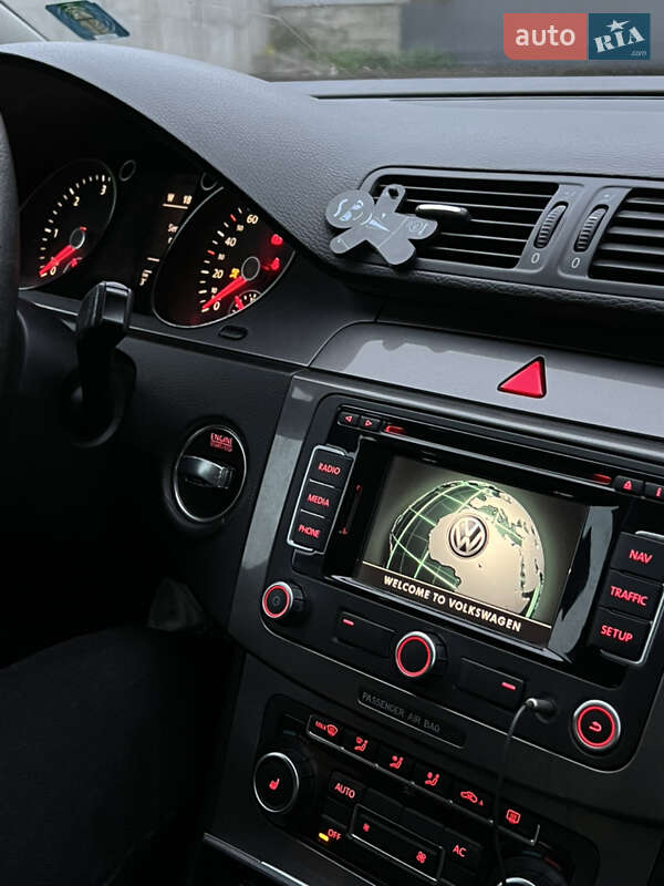 Універсал Volkswagen Passat 2010 в Вінниці