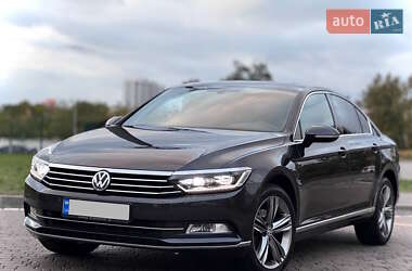 Седан Volkswagen Passat 2018 в Киеве