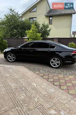 Седан Volkswagen Passat 2015 в Калуше