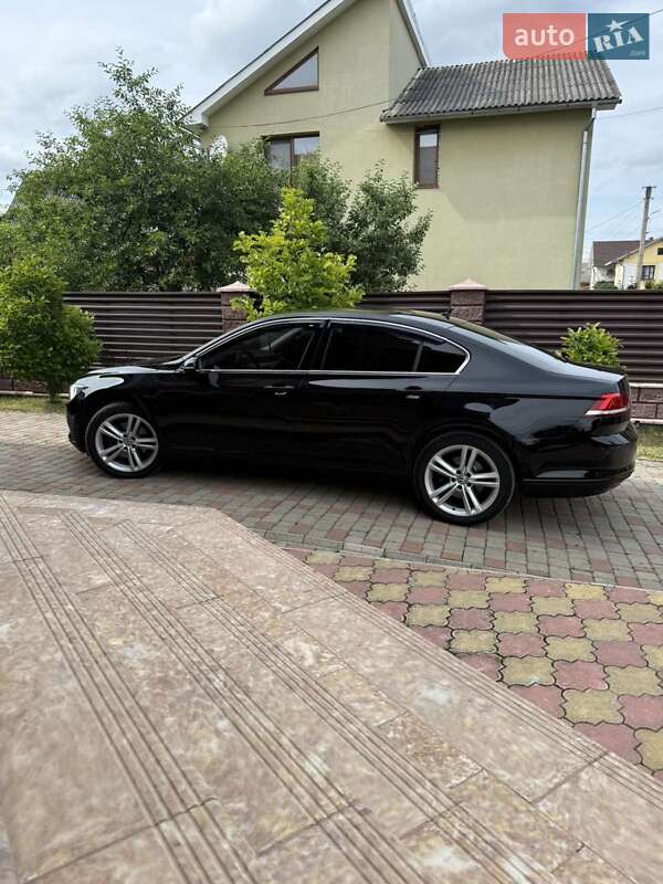 Седан Volkswagen Passat 2015 в Калуше фото Седан Volkswagen Passat 2015 в Калуше
