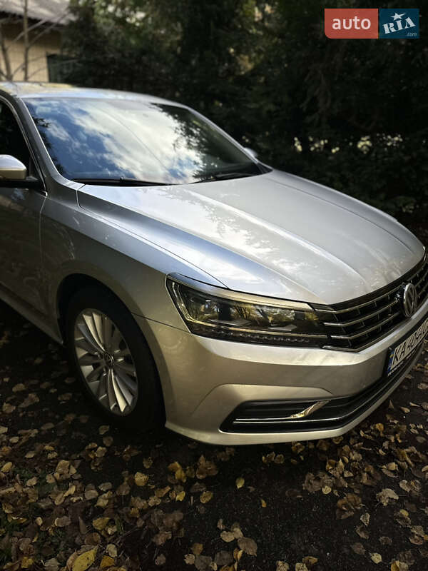 Седан Volkswagen Passat 2016 в Киеве