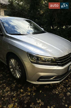Седан Volkswagen Passat 2016 в  фото 5 Седан Volkswagen Passat 2016 в