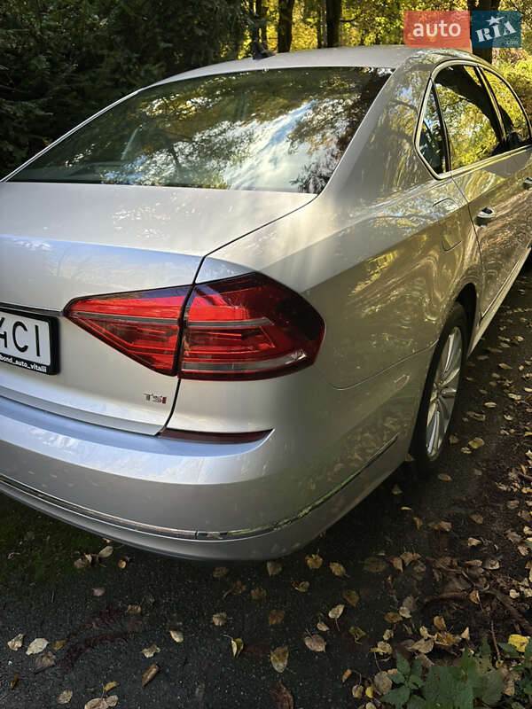 Седан Volkswagen Passat 2016 в Киеве