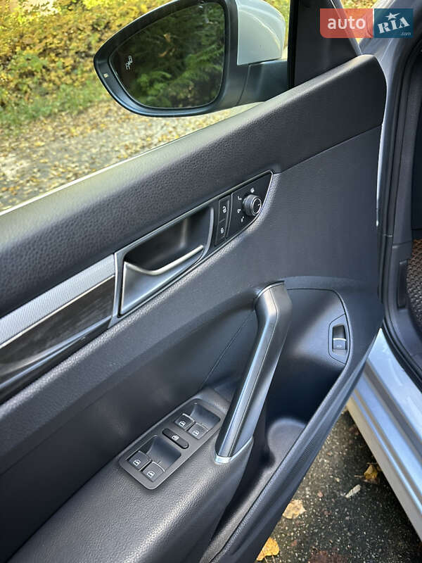 Седан Volkswagen Passat 2016 в Киеве