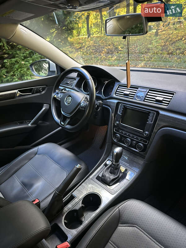 Седан Volkswagen Passat 2016 в Киеве