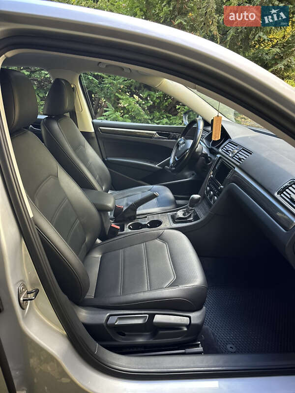 Седан Volkswagen Passat 2016 в Киеве