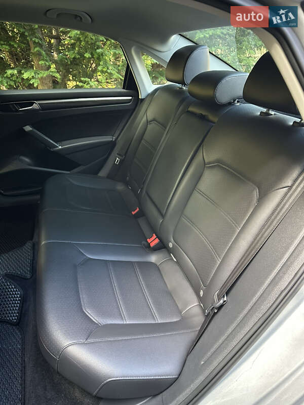 Седан Volkswagen Passat 2016 в Киеве