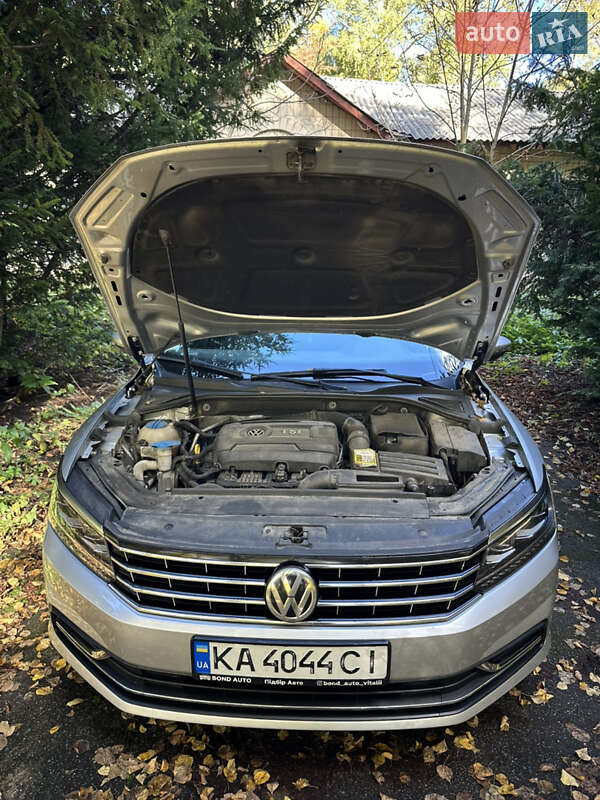 Седан Volkswagen Passat 2016 в Киеве