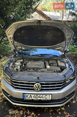 Седан Volkswagen Passat 2016 в  фото 38 Седан Volkswagen Passat 2016 в