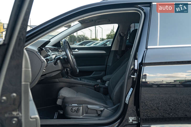 Універсал Volkswagen Passat 2021 в Чернівцях