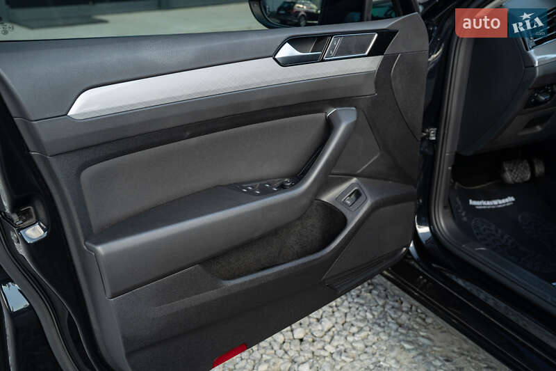 Універсал Volkswagen Passat 2021 в Чернівцях