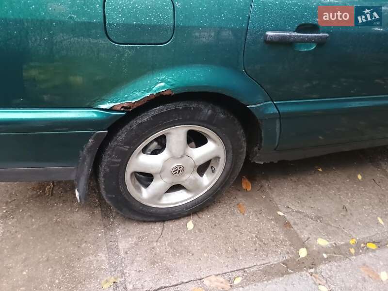 Седан Volkswagen Passat 1994 в Черкассах