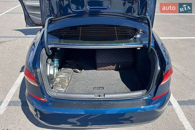 Седан Volkswagen Passat 2021 в Львове