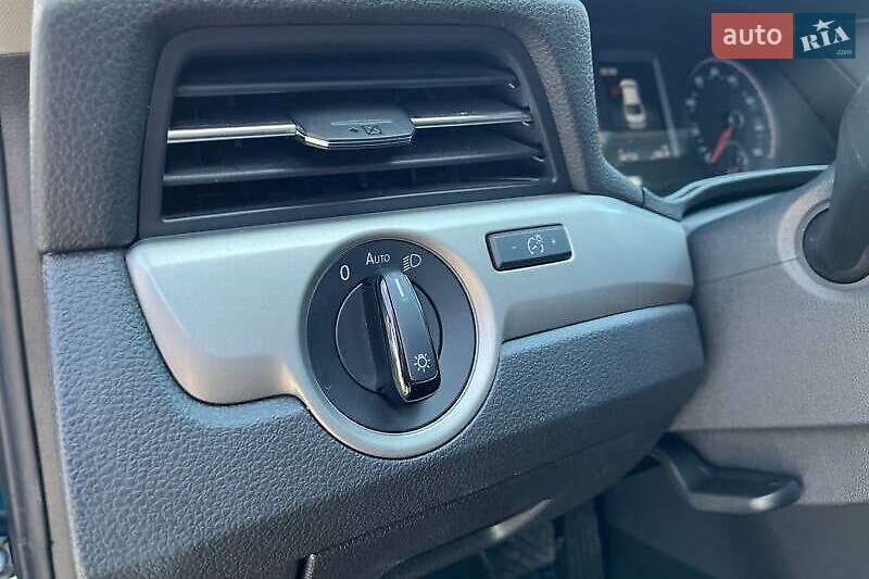 Седан Volkswagen Passat 2021 в Львове