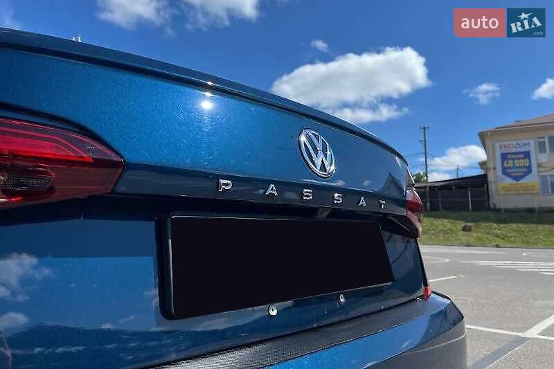 Седан Volkswagen Passat 2021 в Львове