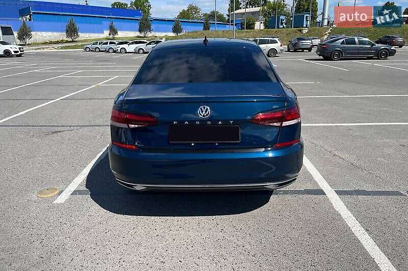 Седан Volkswagen Passat 2021 в Львове