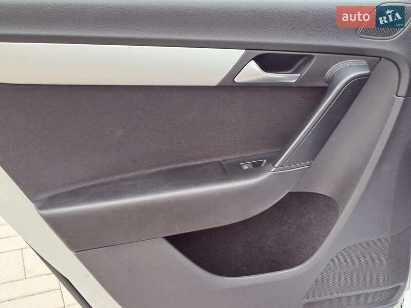 Универсал Volkswagen Passat 2013 в Одессе