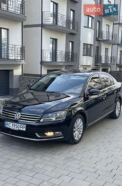 Седан Volkswagen Passat 2013 в Мукачевому