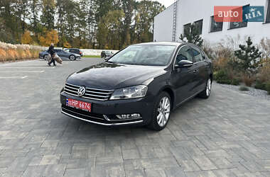 Седан Volkswagen Passat 2011 в Луцьку