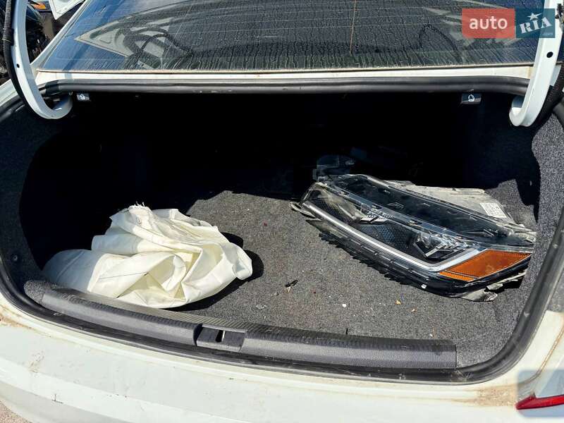 Седан Volkswagen Passat 2020 в Киеве