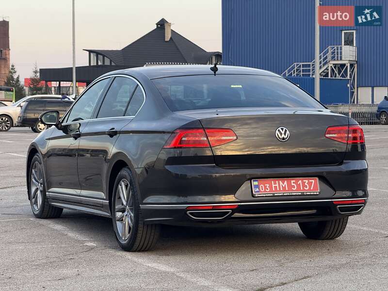 Седан Volkswagen Passat 2018 в Чернівцях