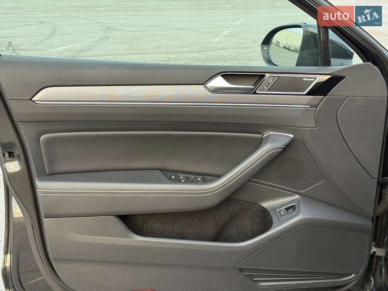 Седан Volkswagen Passat 2018 в Чернівцях