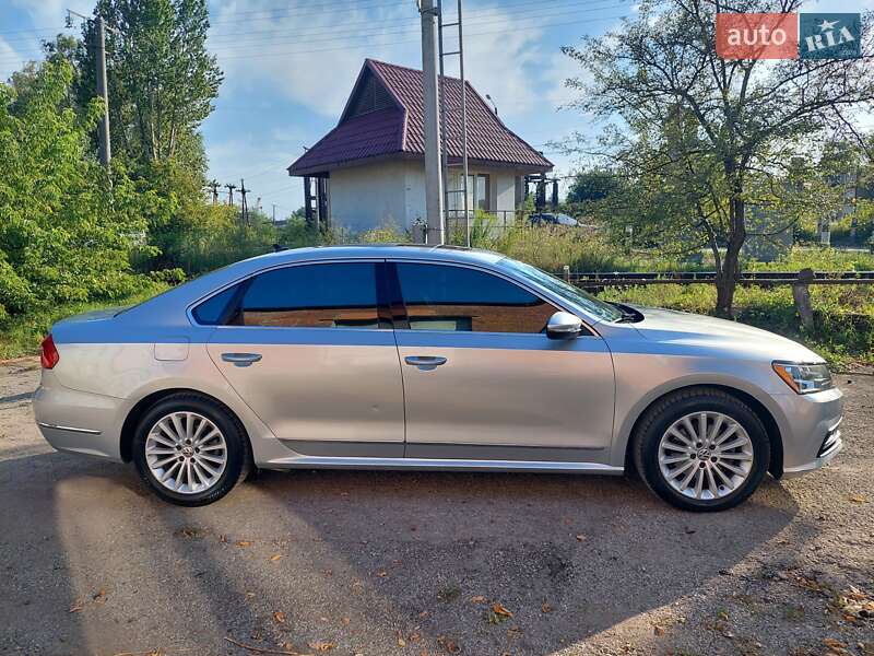Седан Volkswagen Passat 2016 в Івано-Франківську