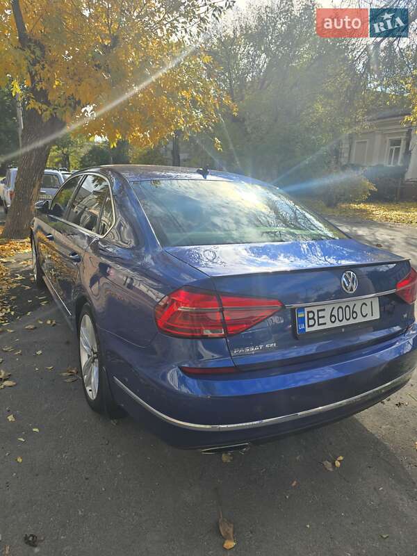 Седан Volkswagen Passat 2015 в Николаеве