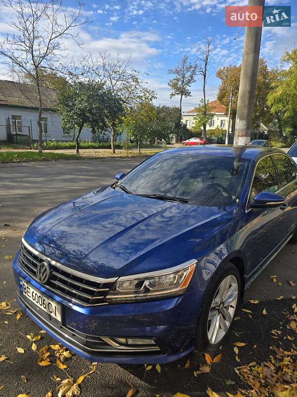 Седан Volkswagen Passat 2015 в Николаеве