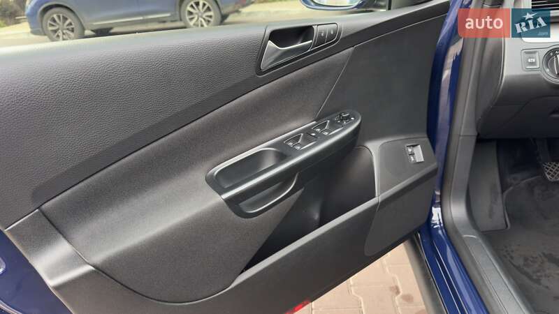 Седан Volkswagen Passat 2009 в Києві