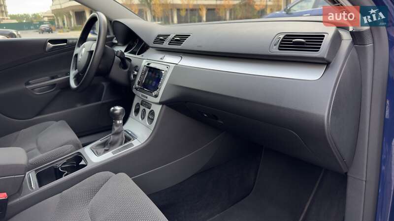Седан Volkswagen Passat 2009 в Києві